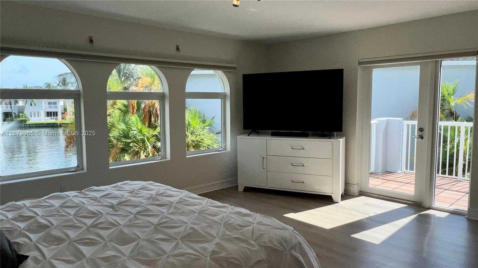 Small Image of 3167 NORTH EAST 210TH ST, Aventura Number 23