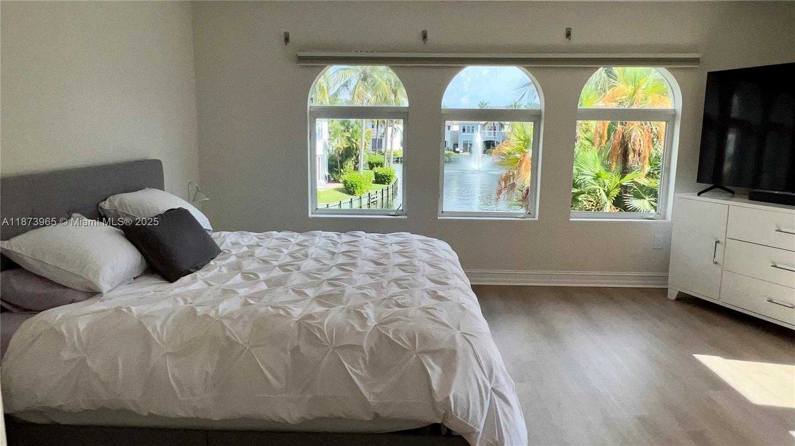 Small Image of 3167 NORTH EAST 210TH ST, Aventura Number 24