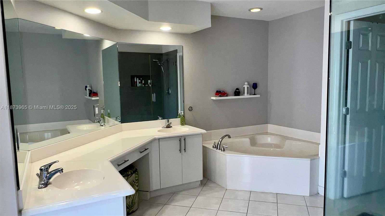 Small Image of 3167 NORTH EAST 210TH ST, Aventura Number 28