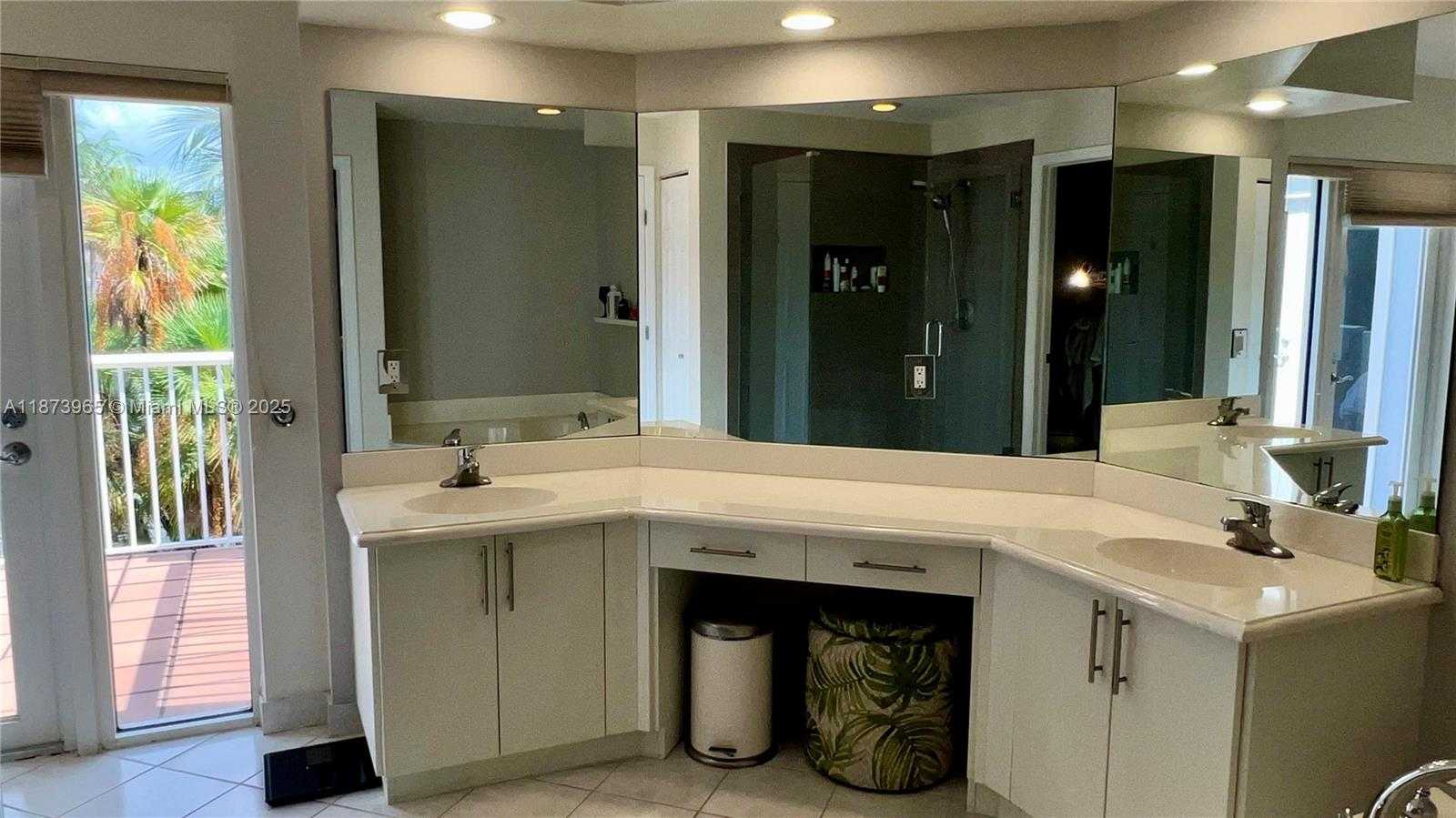 Small Image of 3167 NORTH EAST 210TH ST, Aventura Number 29