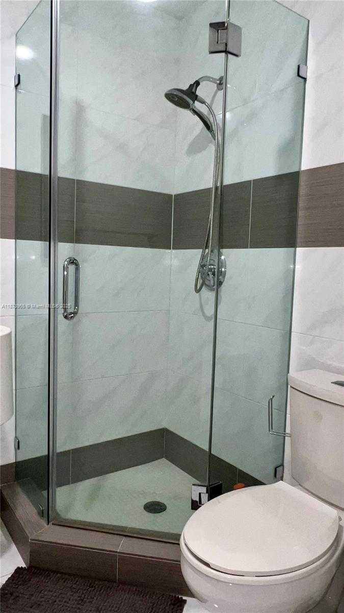 Small Image of 3167 NORTH EAST 210TH ST, Aventura Number 31