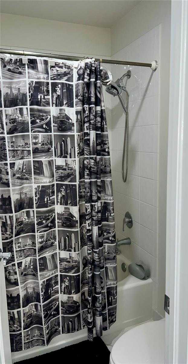 Small Image of 3167 NORTH EAST 210TH ST, Aventura Number 41