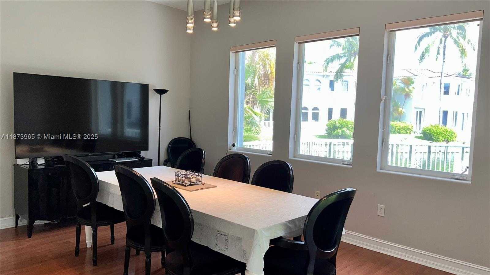 Small Image of 3167 NORTH EAST 210TH ST, Aventura Number 7