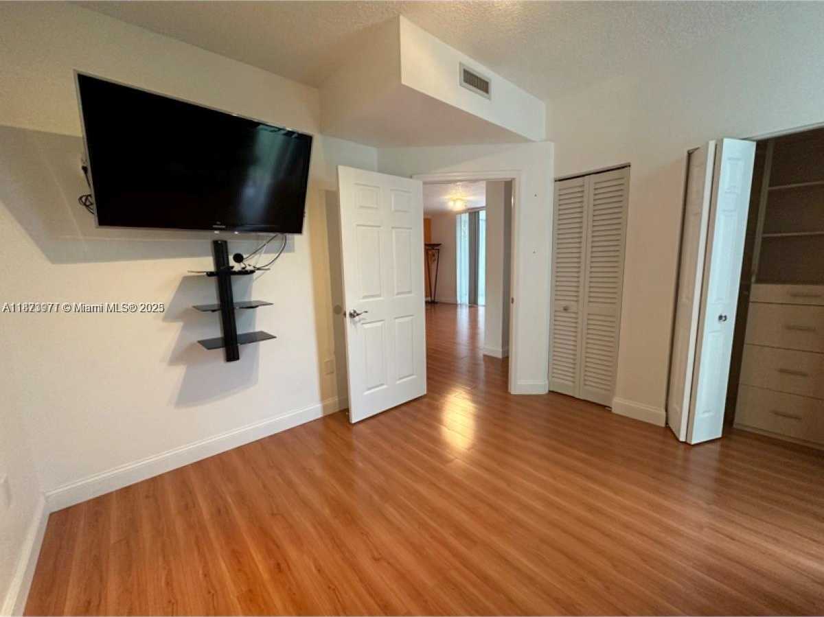 Small Image of 9725 52ND ST #211, Doral Number 12