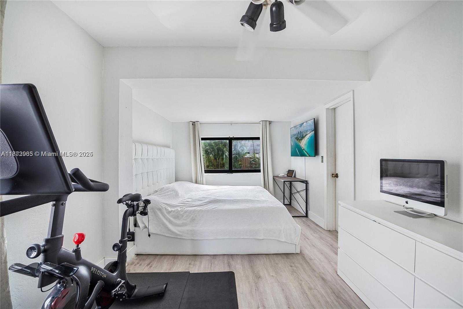 Small Image of 2520 SOUTH WEST 20TH ST, Miami Number 14