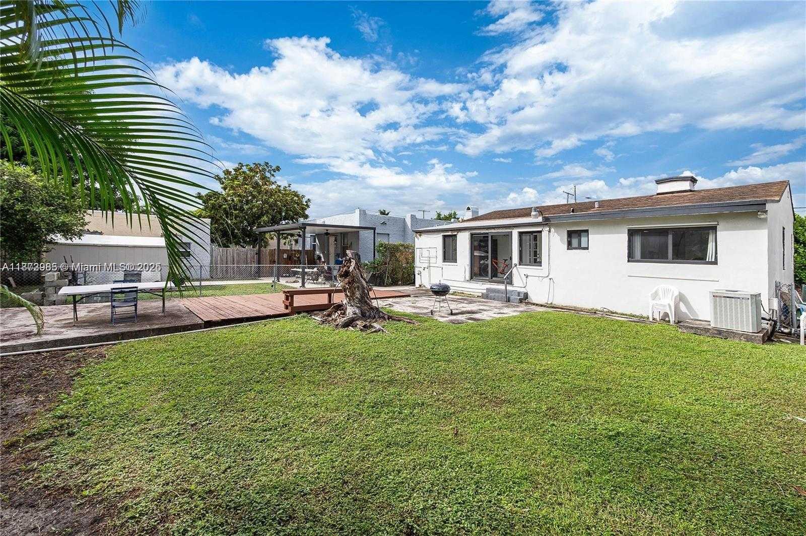 Small Image of 2520 SOUTH WEST 20TH ST, Miami Number 25