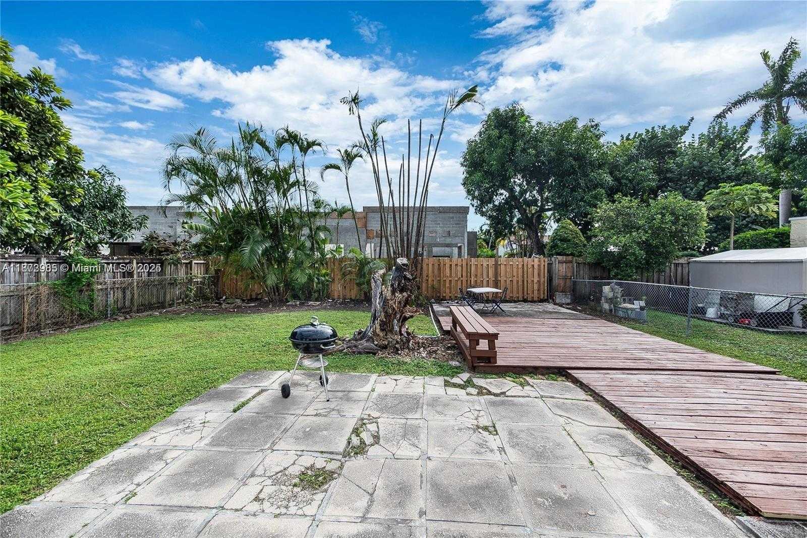 Small Image of 2520 SOUTH WEST 20TH ST, Miami Number 27
