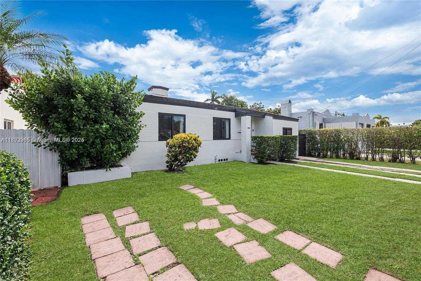 Small Image of 2520 SOUTH WEST 20TH ST, Miami Number 34