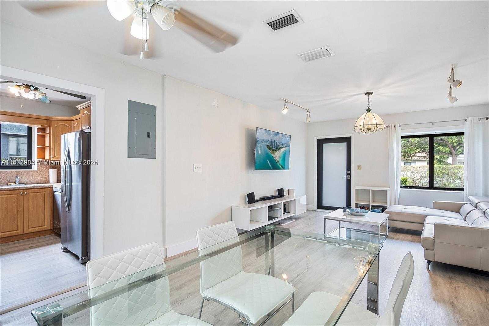 Small Image of 2520 SOUTH WEST 20TH ST, Miami Number 6