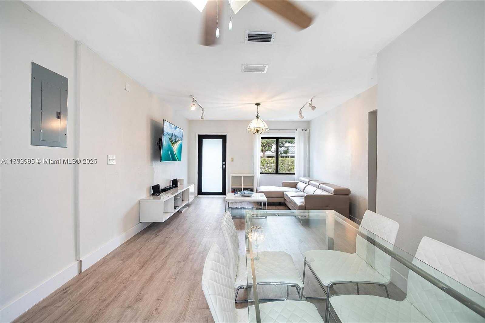 Small Image of 2520 SOUTH WEST 20TH ST, Miami Number 7