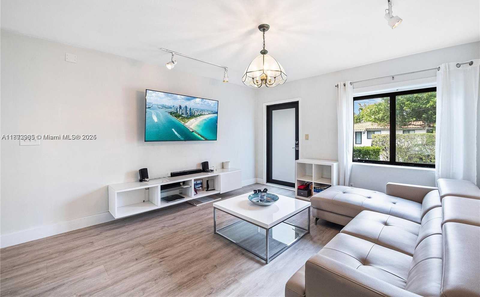 Small Image of 2520 SOUTH WEST 20TH ST, Miami Number 9