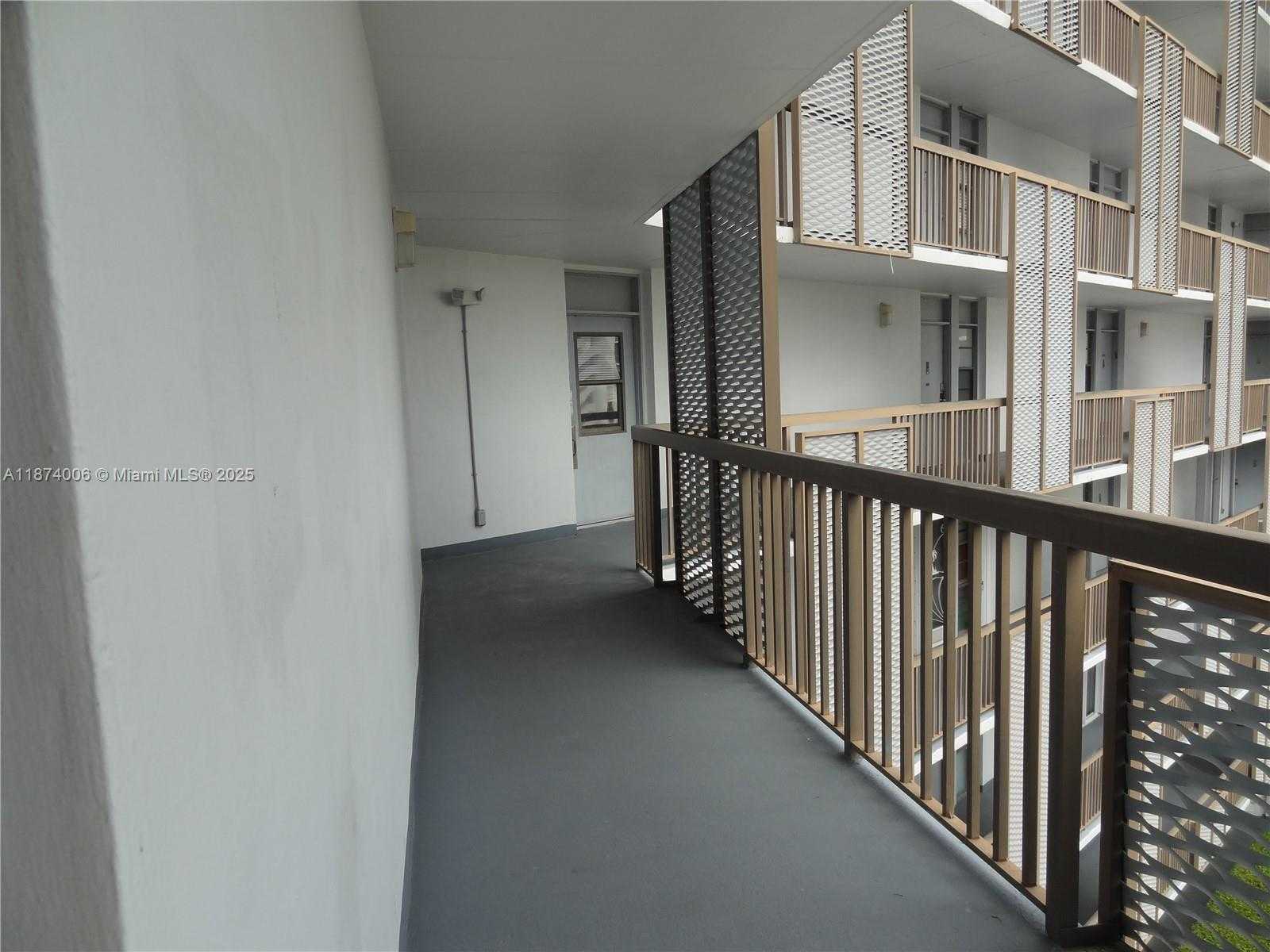 Small Image of 3401 NORTH COUNTRY CLUB DR #EI506, Aventura Number 11