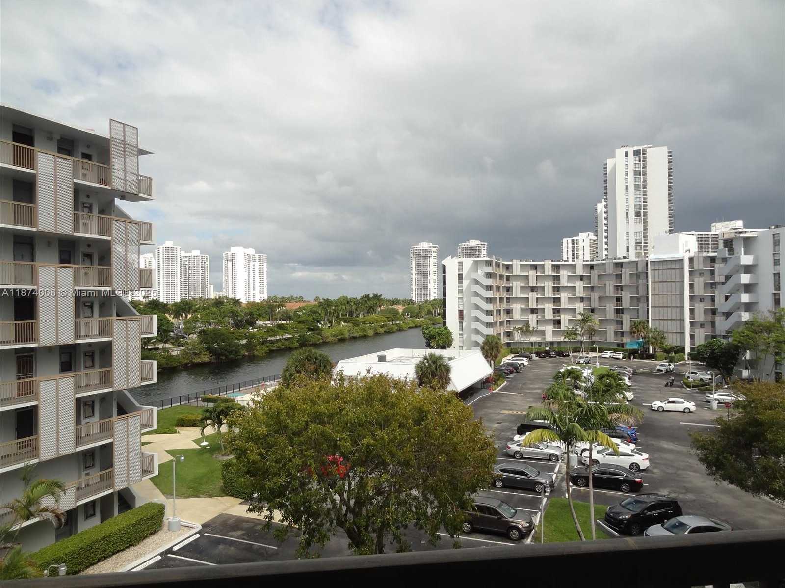 Small Image of 3401 NORTH COUNTRY CLUB DR #EI506, Aventura Number 12