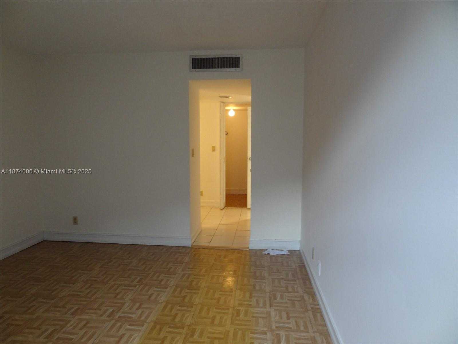 Small Image of 3401 NORTH COUNTRY CLUB DR #EI506, Aventura Number 27