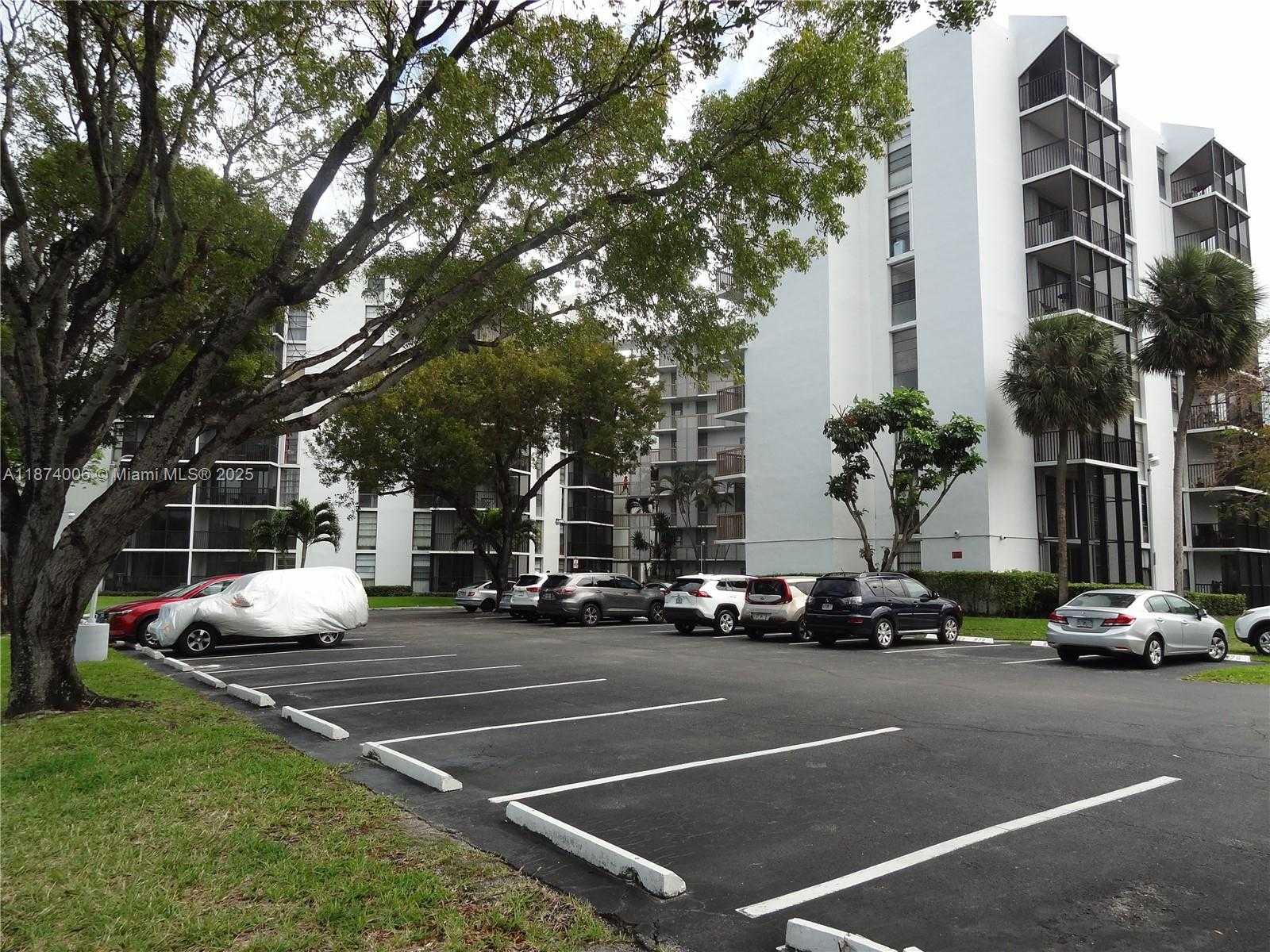 Small Image of 3401 NORTH COUNTRY CLUB DR #EI506, Aventura Number 3