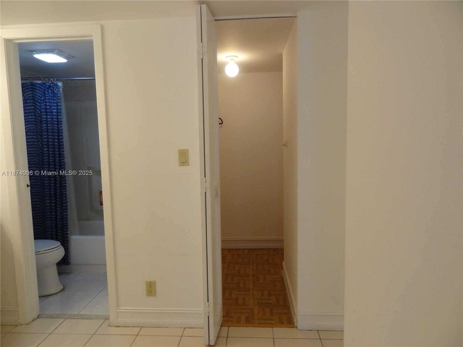 Small Image of 3401 NORTH COUNTRY CLUB DR #EI506, Aventura Number 31