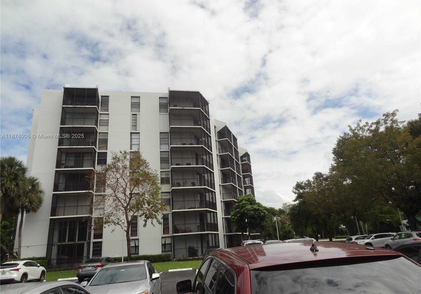 Small Image of 3401 NORTH COUNTRY CLUB DR #EI506, Aventura Number 4