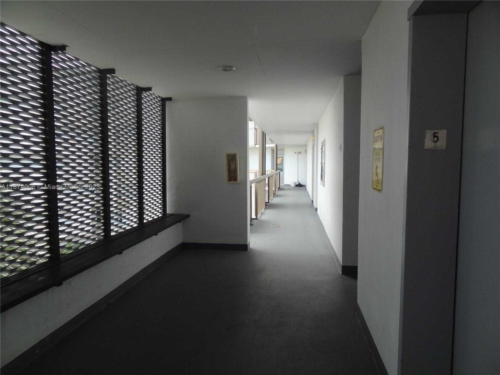 Small Image of 3401 NORTH COUNTRY CLUB DR #EI506, Aventura Number 9