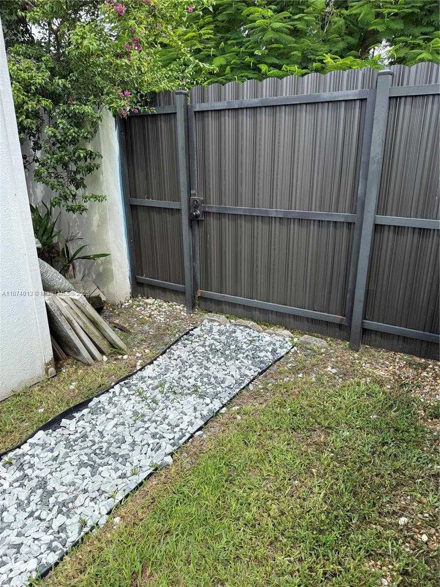 Small Image of 5320 SOUTH WEST 97TH AVE #B, Miami Number 16