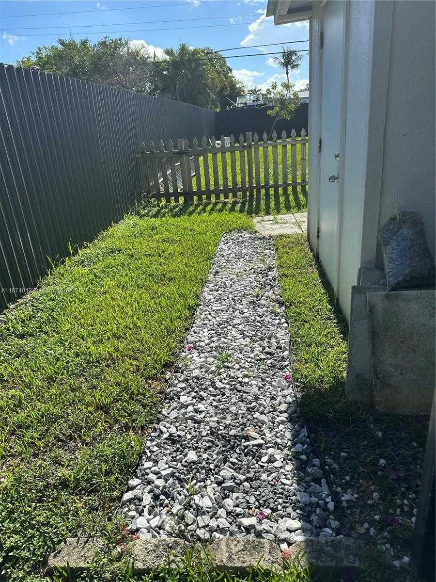 Small Image of 5320 SOUTH WEST 97TH AVE #B, Miami Number 2