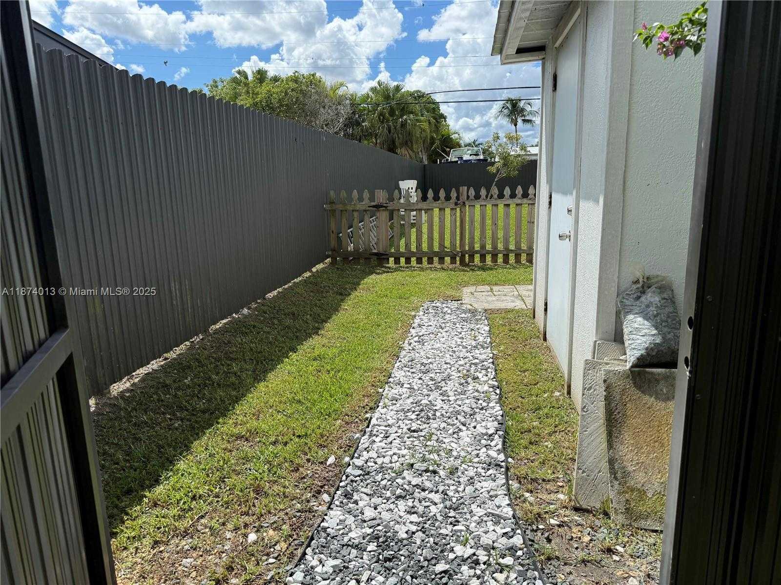 Small Image of 5320 SOUTH WEST 97TH AVE #B, Miami Number 22