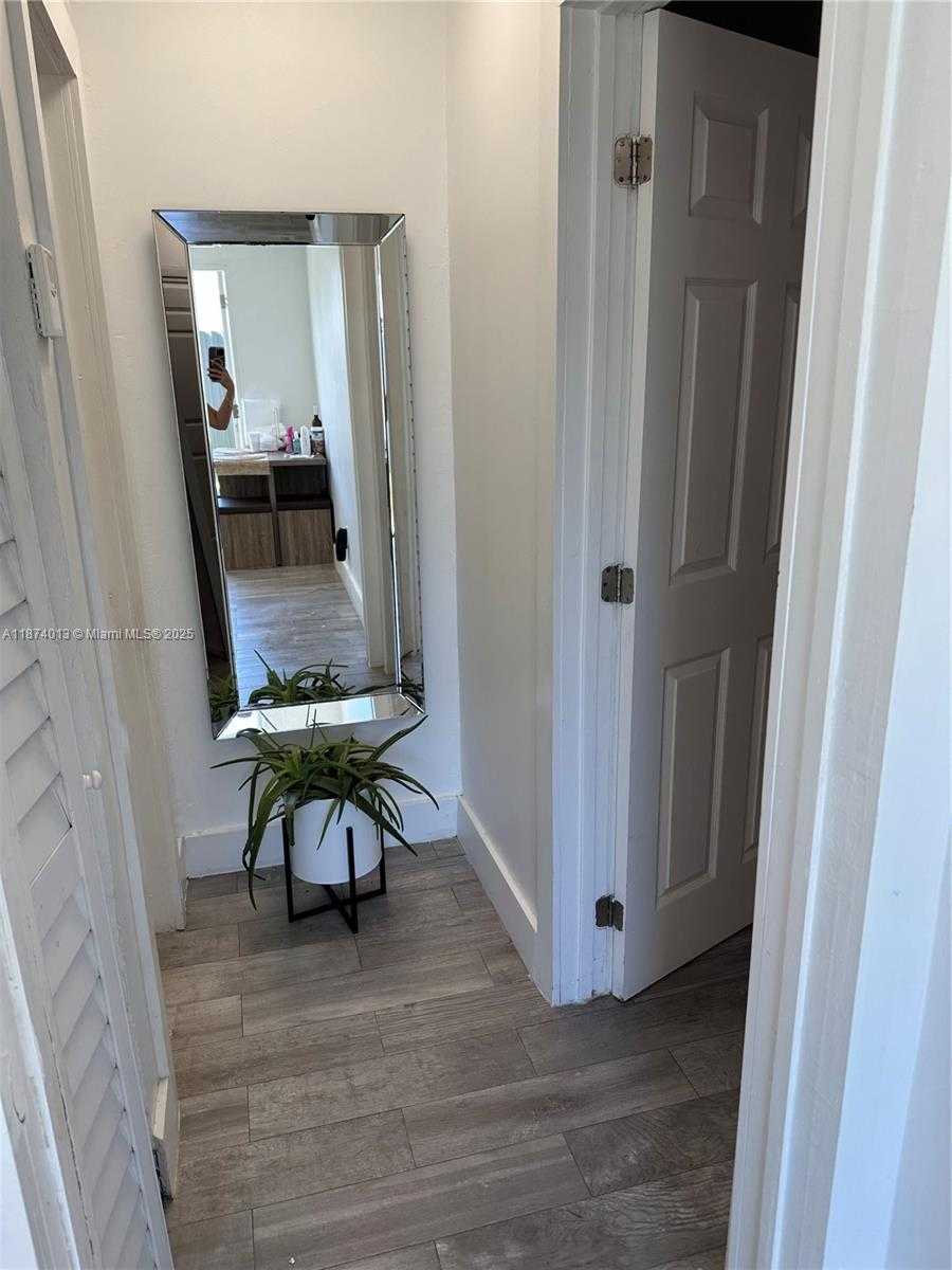 Small Image of 5320 SOUTH WEST 97TH AVE #B, Miami Number 3