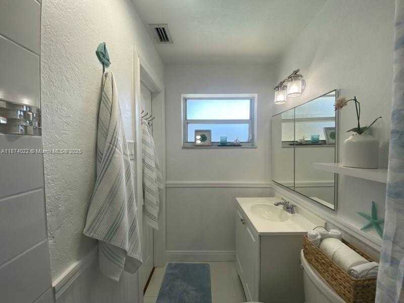 Small Image of 220 SOUTH EAST 9TH ST, Pompano Beach Number 20
