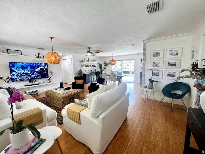 Small Image of 220 SOUTH EAST 9TH ST, Pompano Beach Number 3
