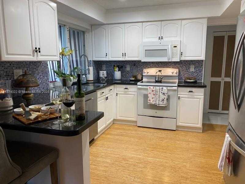 Small Image of 220 SOUTH EAST 9TH ST, Pompano Beach Number 9