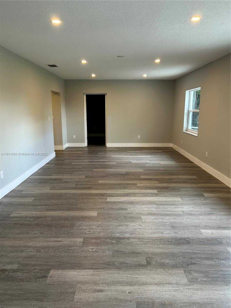 Small Image of 18351 SOUTH WEST 202ND ST #18351, Miami Number 9