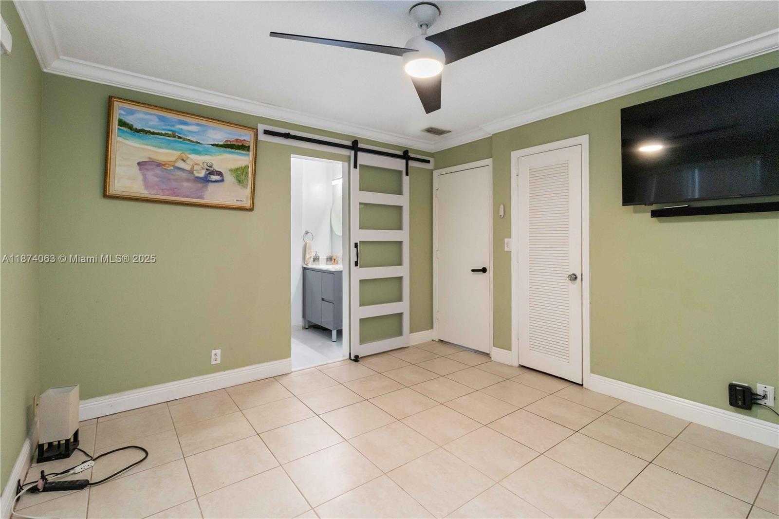 Small Image of Tamarac Number 7