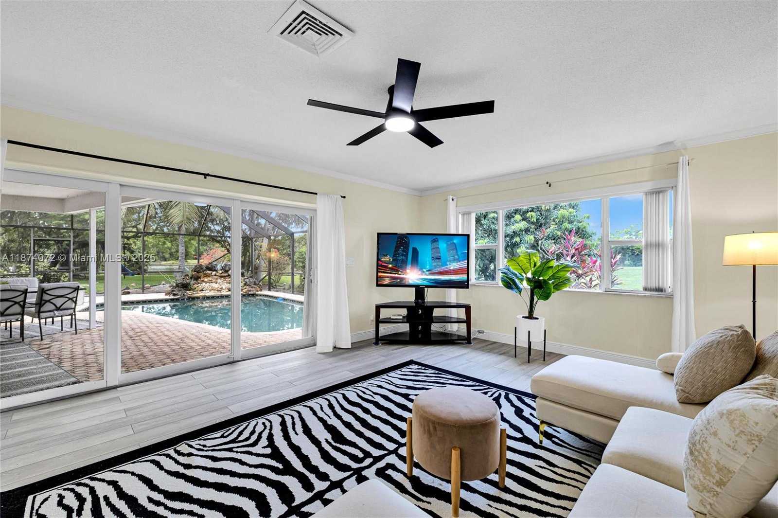 Small Image of 5706 GUAVA DR, Tamarac Number 10