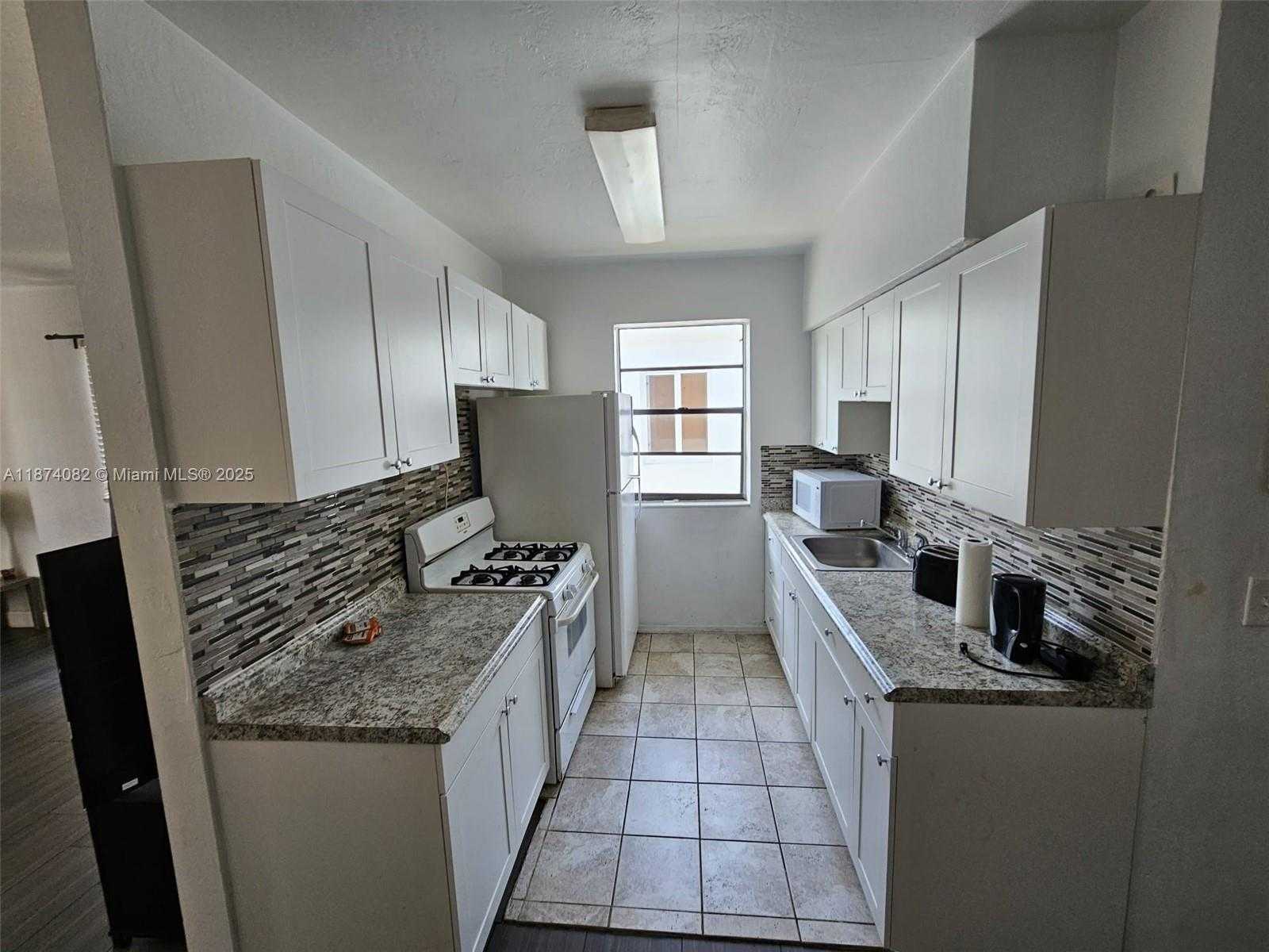 Small Image of 7320 CARLYLE AVE #4, Miami Beach Number 2