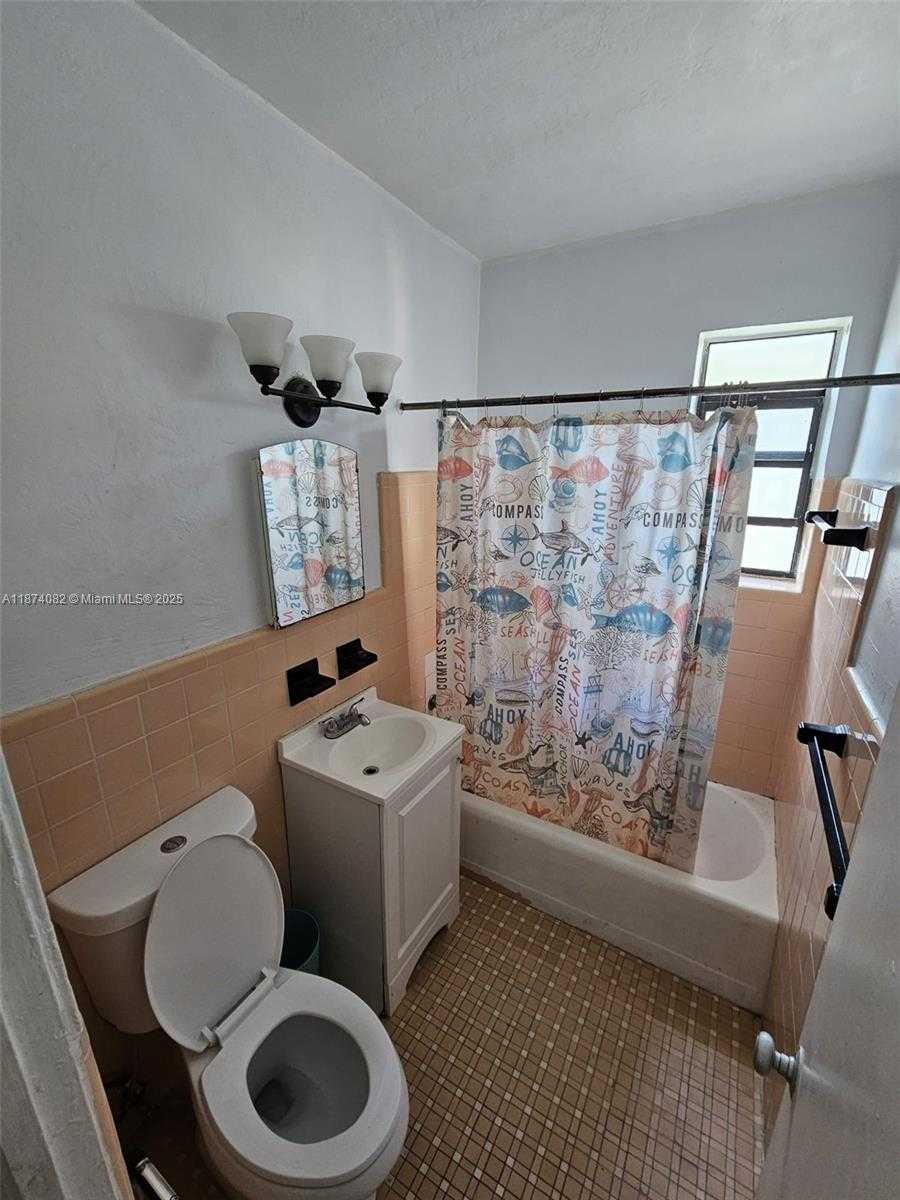 Small Image of 7320 CARLYLE AVE #4, Miami Beach Number 4