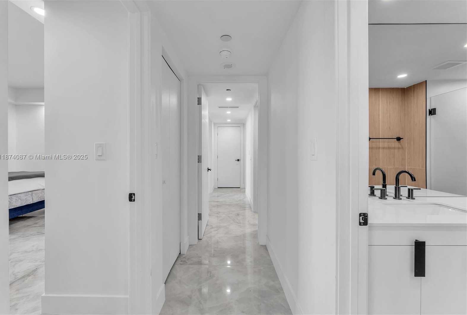 Small Image of 19355 TURNBERRY WAY #14D, Aventura Number 12