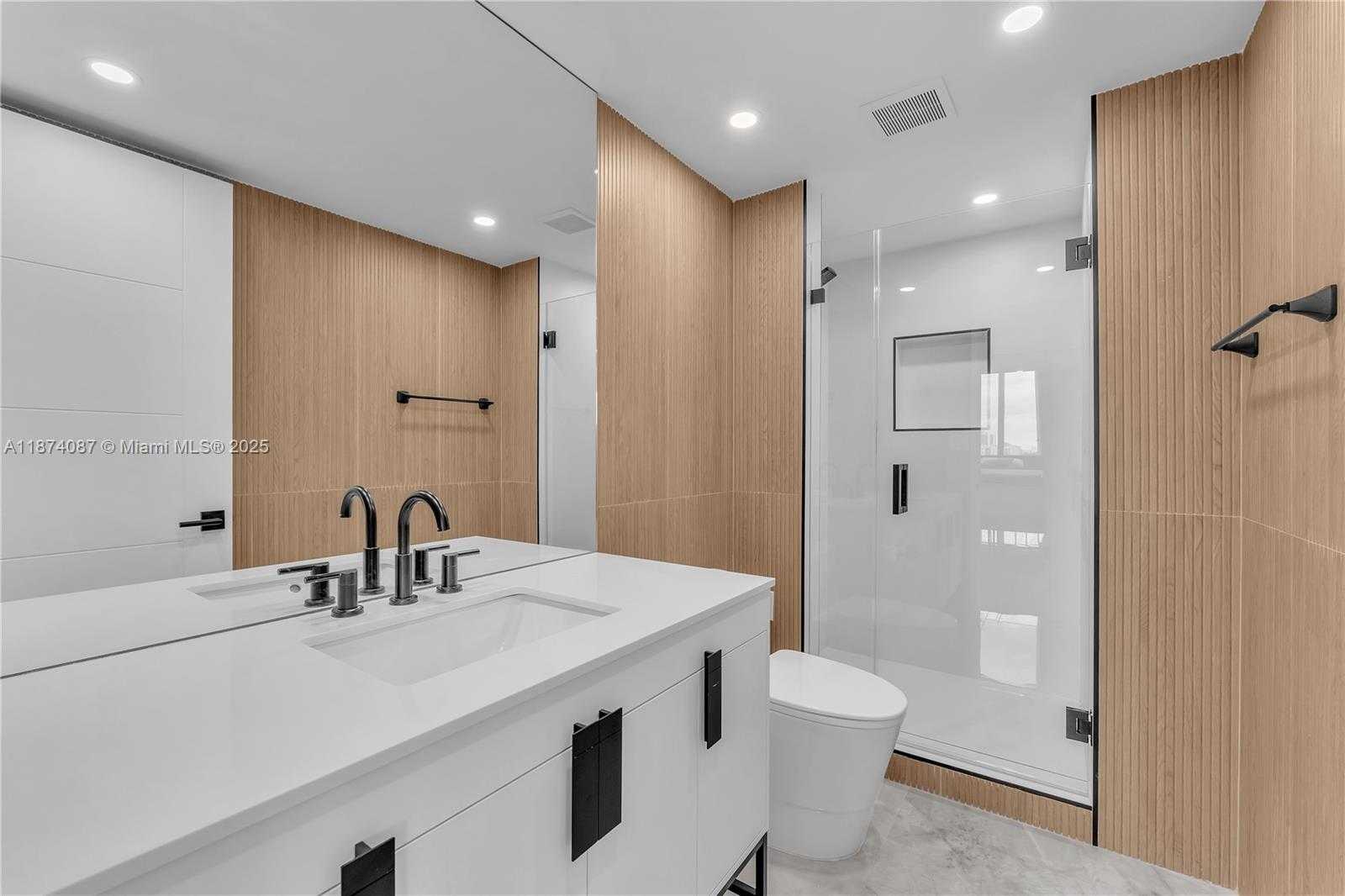 Small Image of 19355 TURNBERRY WAY #14D, Aventura Number 13