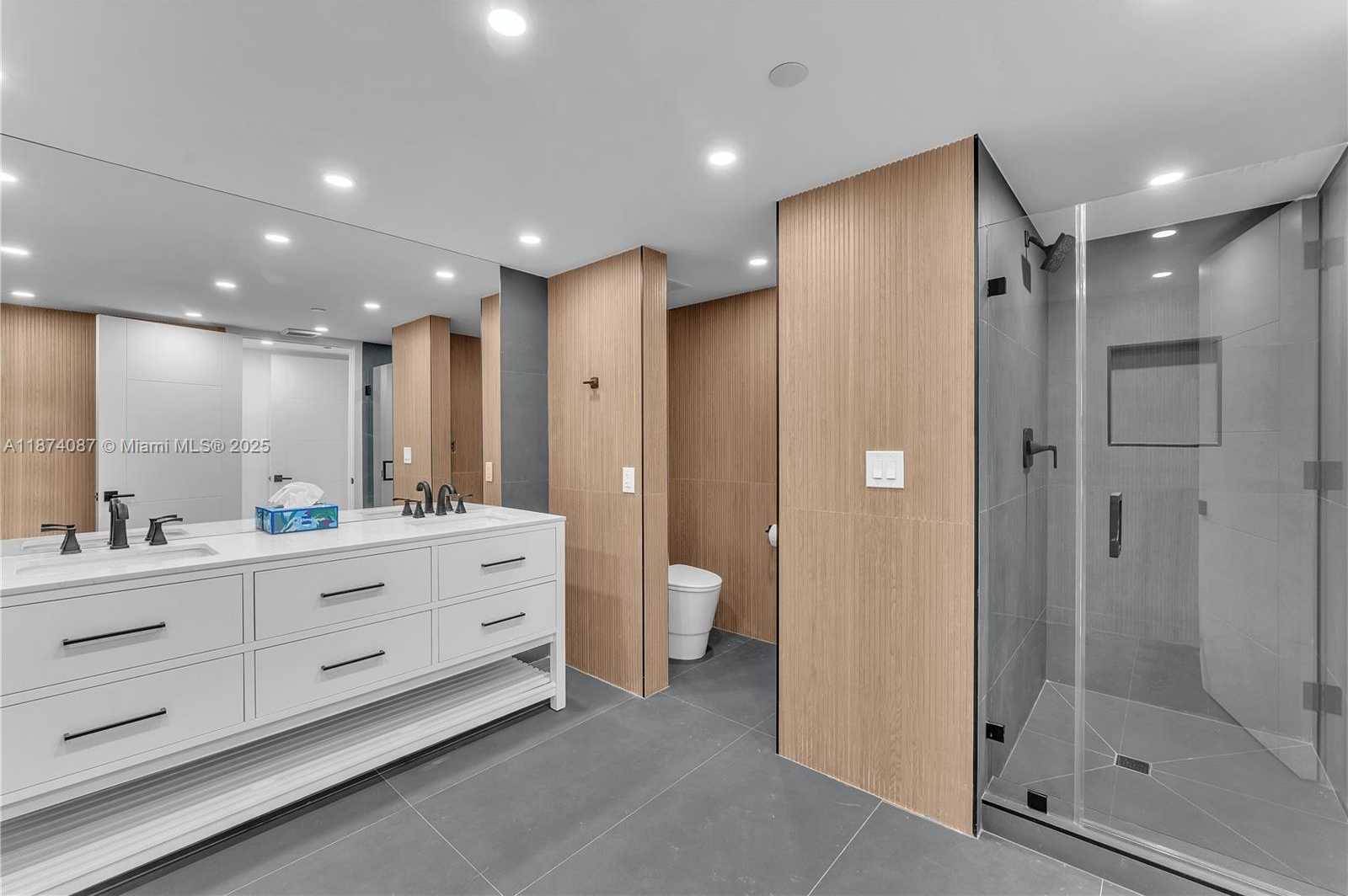 Small Image of 19355 TURNBERRY WAY #14D, Aventura Number 16