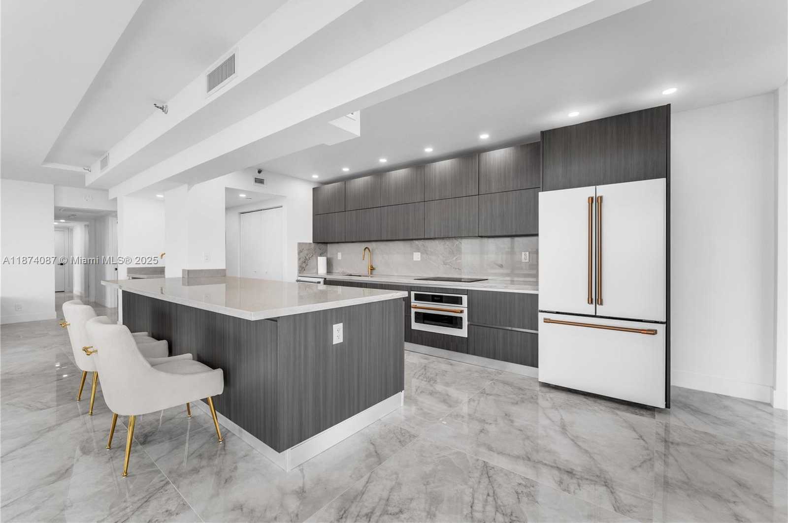 Small Image of 19355 TURNBERRY WAY #14D, Aventura Number 3