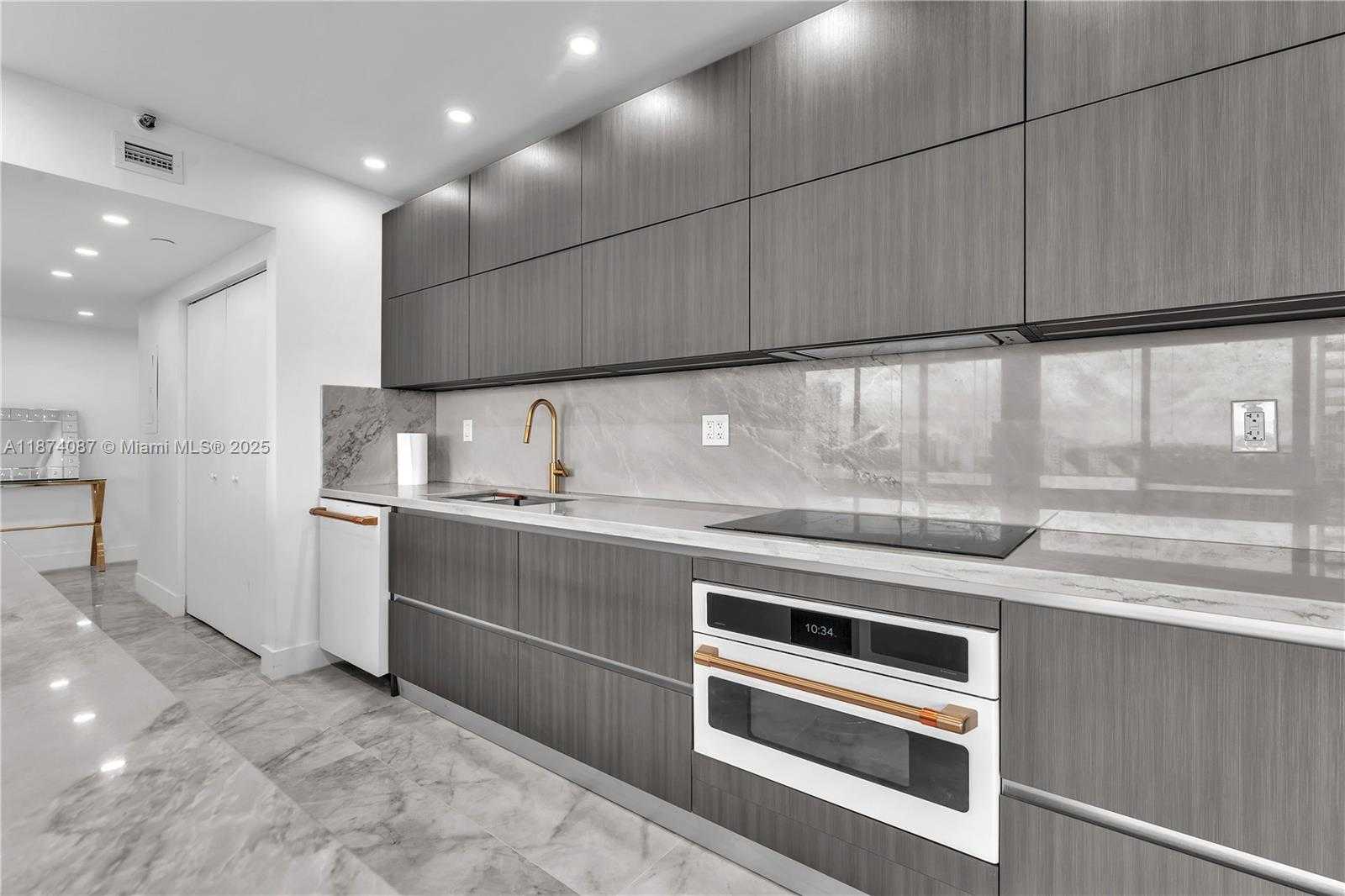 Small Image of 19355 TURNBERRY WAY #14D, Aventura Number 6