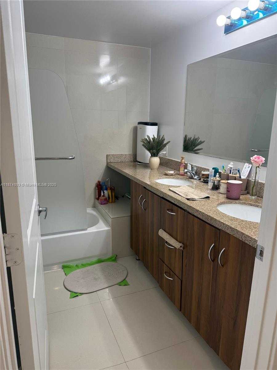 Small Image of 601 NORTH EAST 23RD ST #807, Miami Number 3