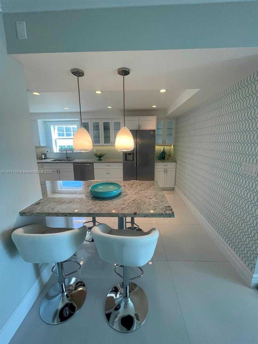 Small Image of 5001 COLLINS AVE #14A, Miami Beach Number 10