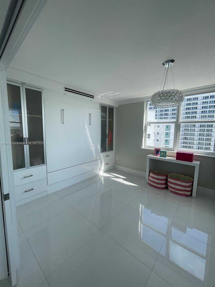 Small Image of 5001 COLLINS AVE #14A, Miami Beach Number 13