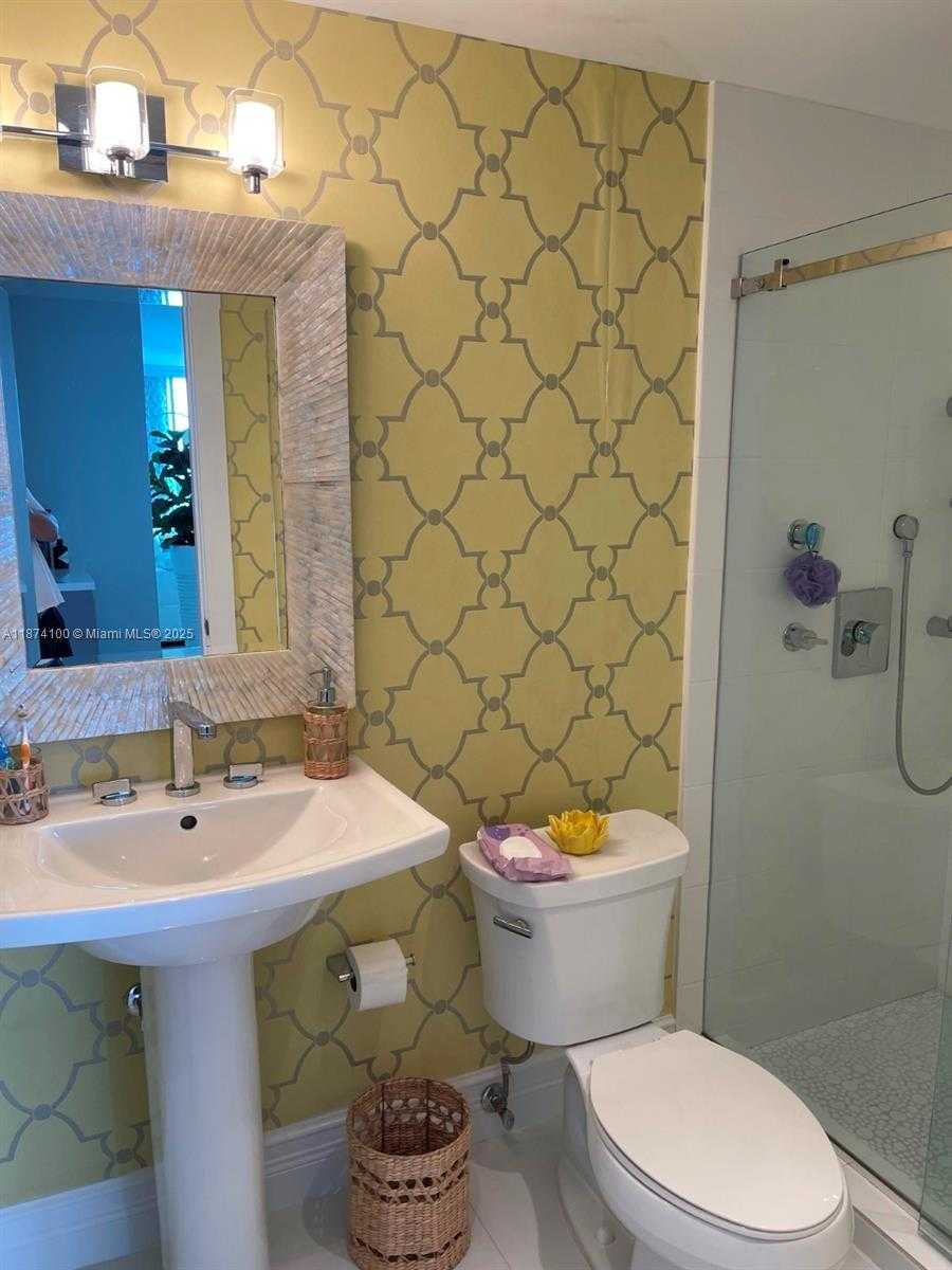 Small Image of 5001 COLLINS AVE #14A, Miami Beach Number 14