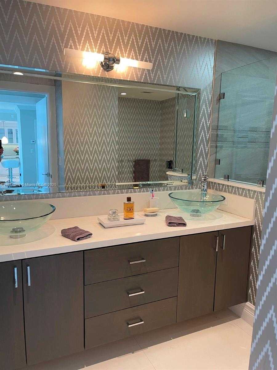 Small Image of 5001 COLLINS AVE #14A, Miami Beach Number 16