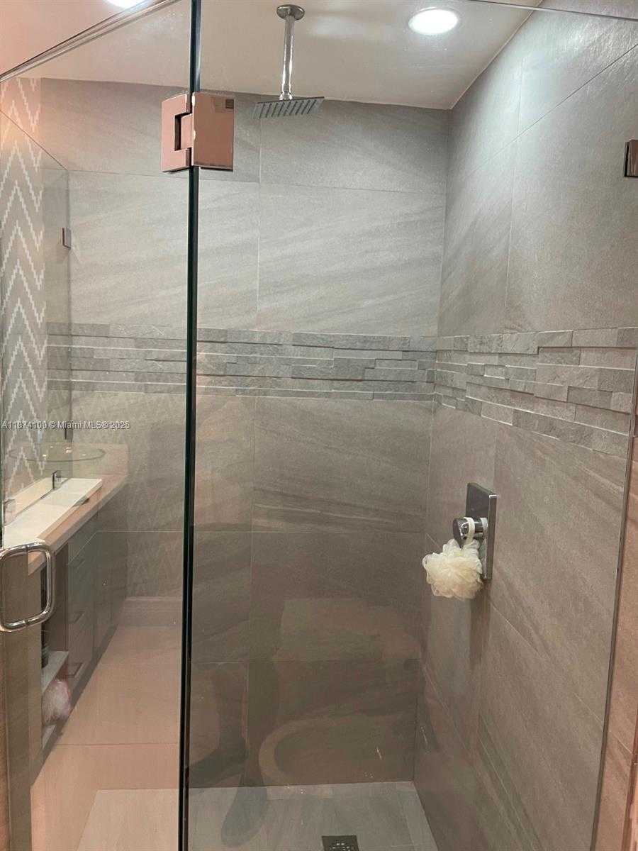 Small Image of 5001 COLLINS AVE #14A, Miami Beach Number 17