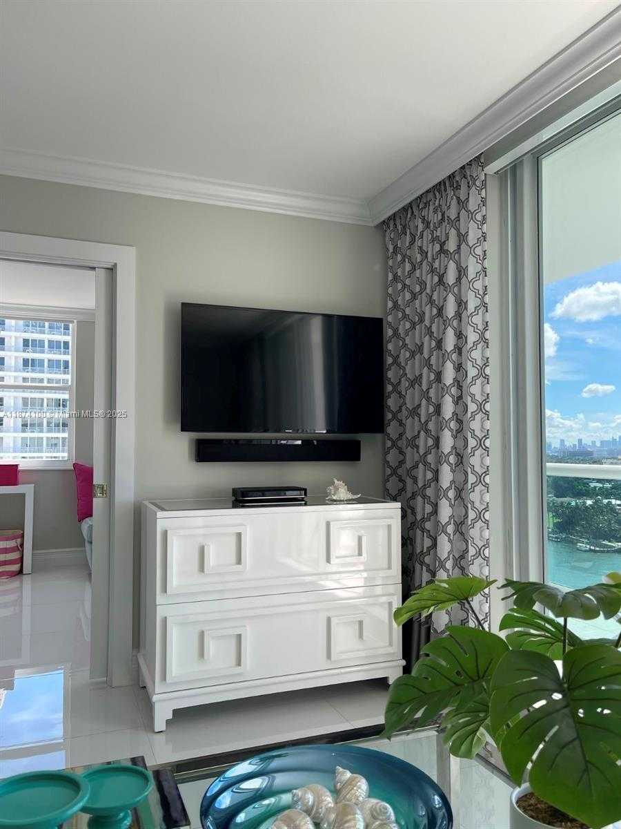 Small Image of 5001 COLLINS AVE #14A, Miami Beach Number 18