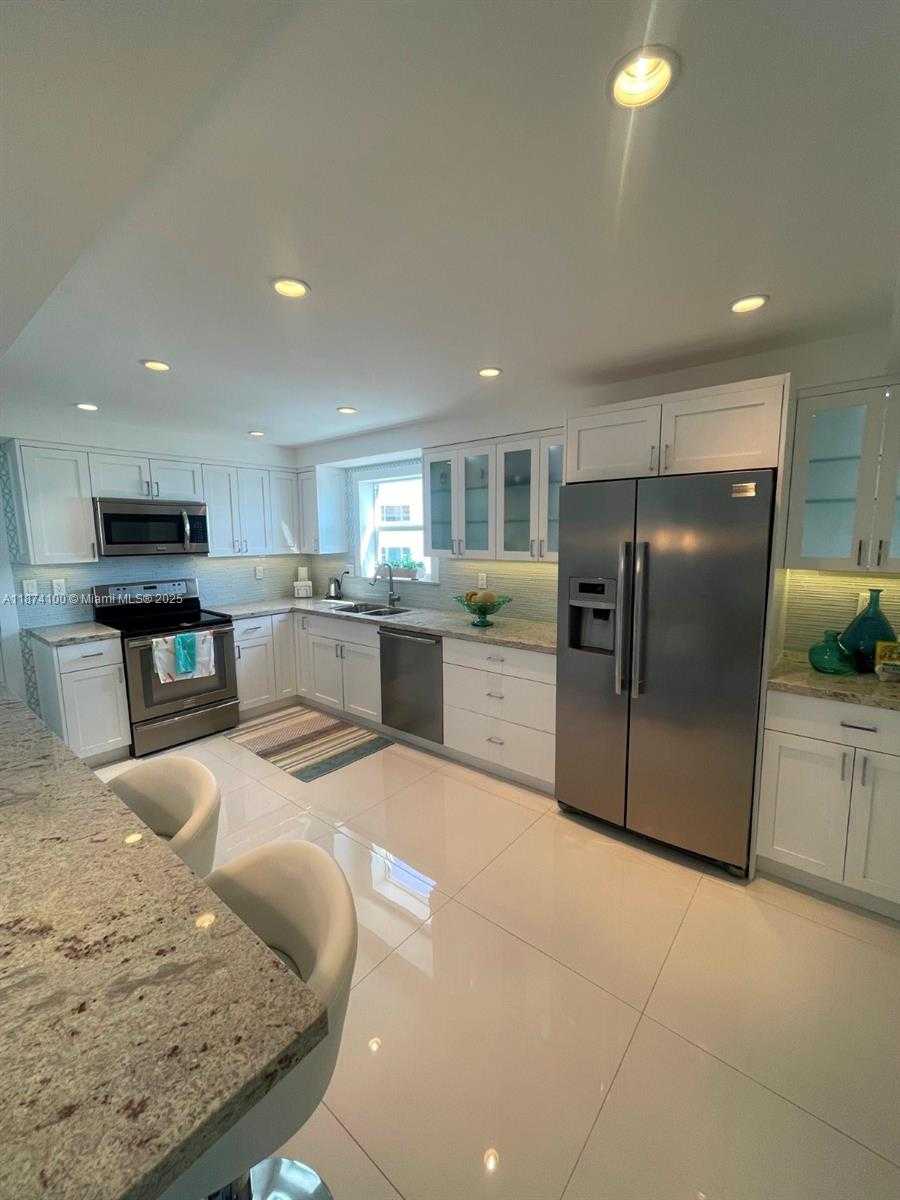 Small Image of 5001 COLLINS AVE #14A, Miami Beach Number 8