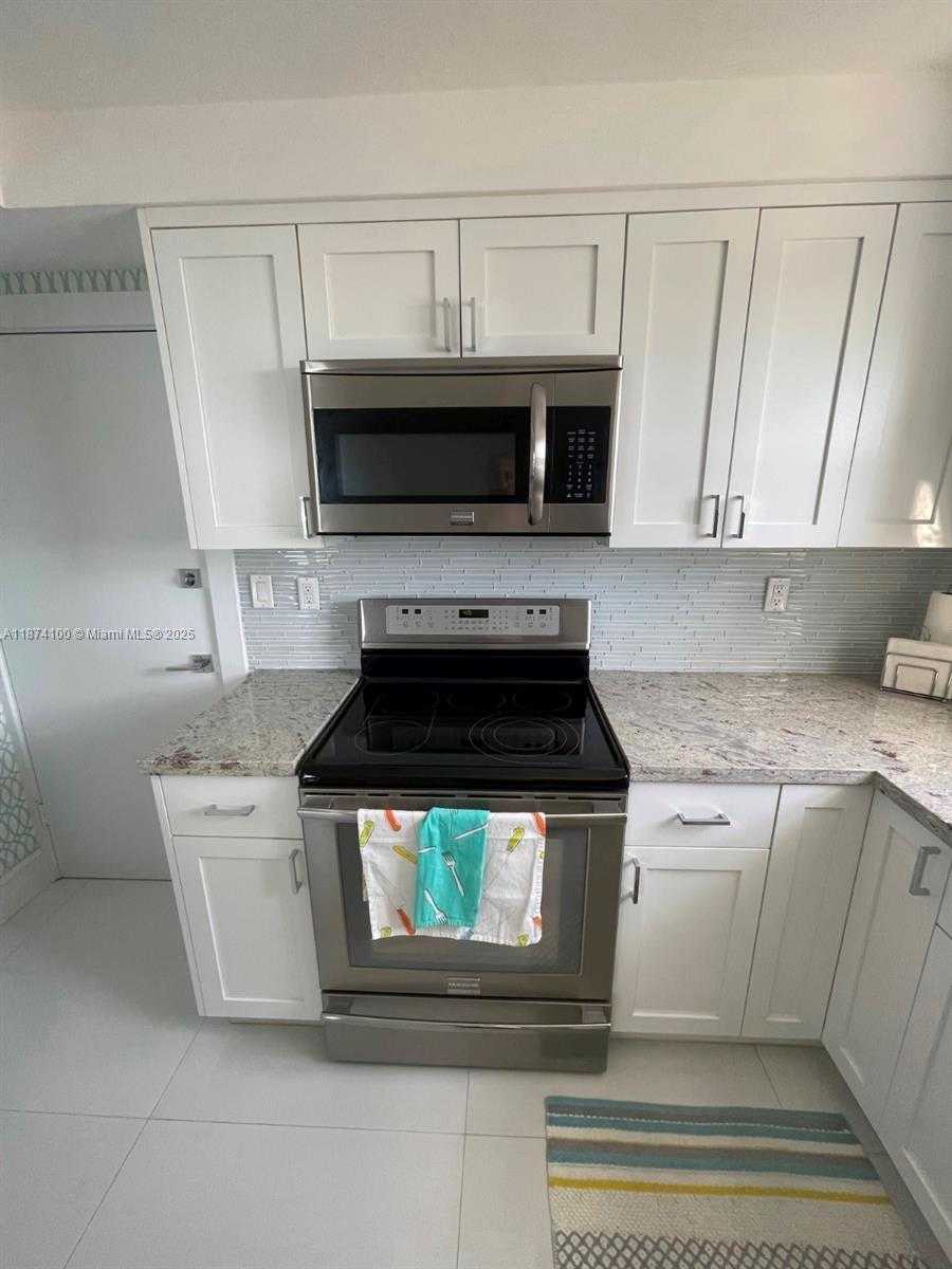 Small Image of 5001 COLLINS AVE #14A, Miami Beach Number 9