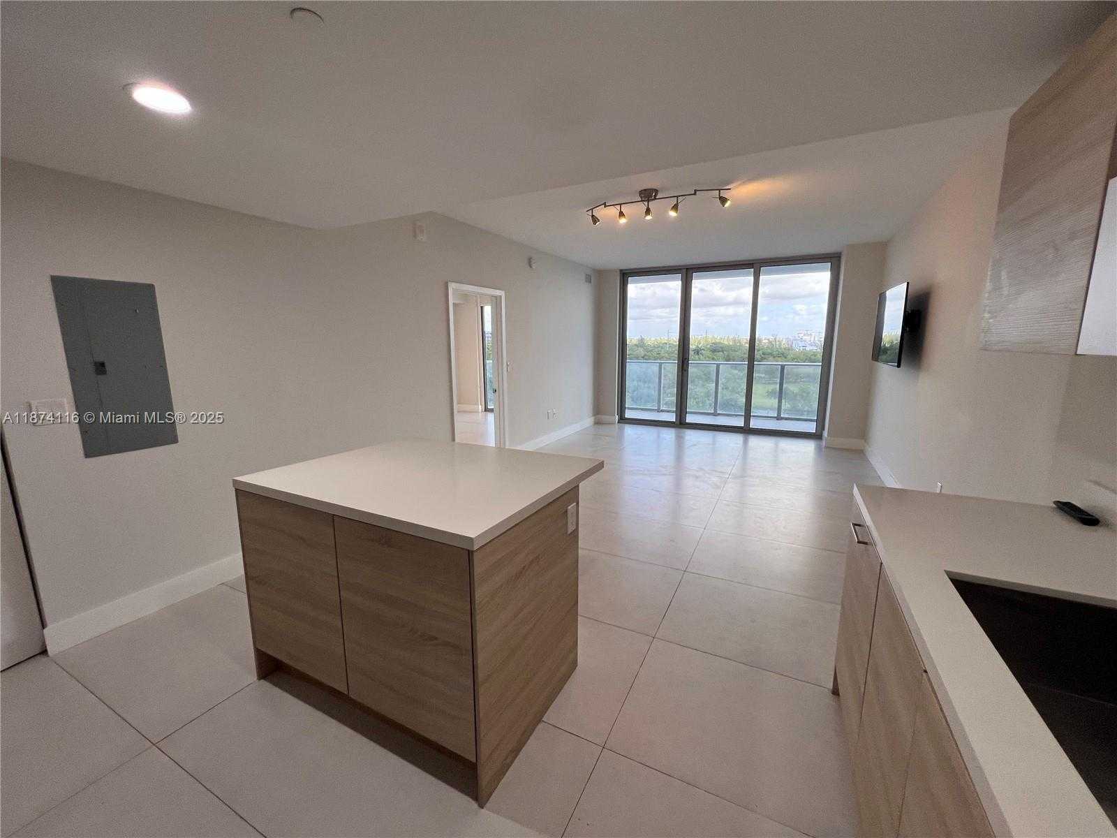 Small Image of 16385 BISCAYNE BLVD #606, North Miami Beach Number 10