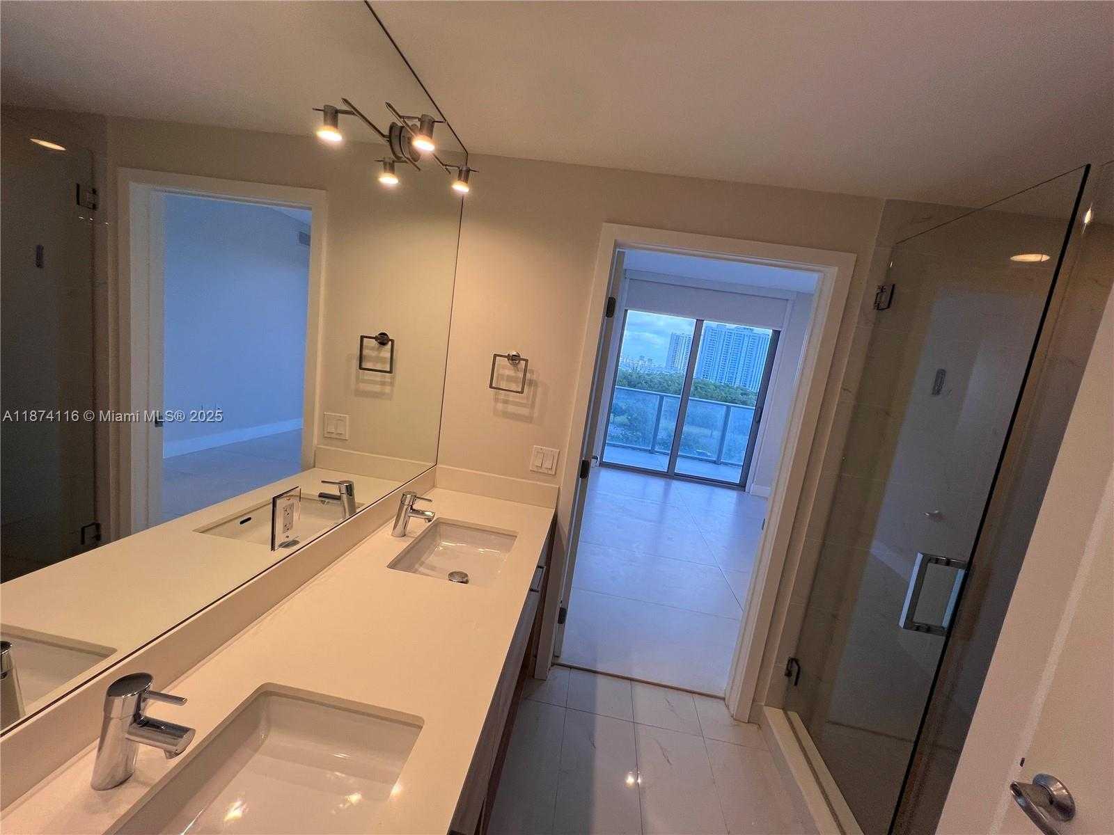 Small Image of 16385 BISCAYNE BLVD #606, North Miami Beach Number 14